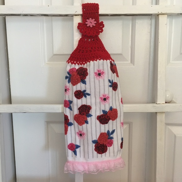 NWOT Lovely Rose Hand Crocheted Towel - Picture 2 of 7